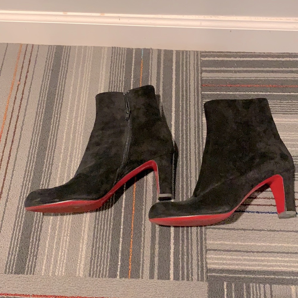 FLAWLESS Christian Louboutin suede heeled boots